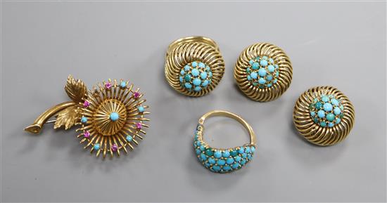 An 18k yellow metal and turquoise ring and matching earclips, an 18k and gem set brooch and yellow metal and turquoise ring.